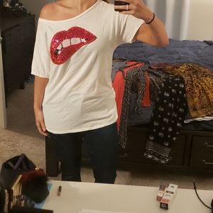 Oversized white tee shirt with red lips